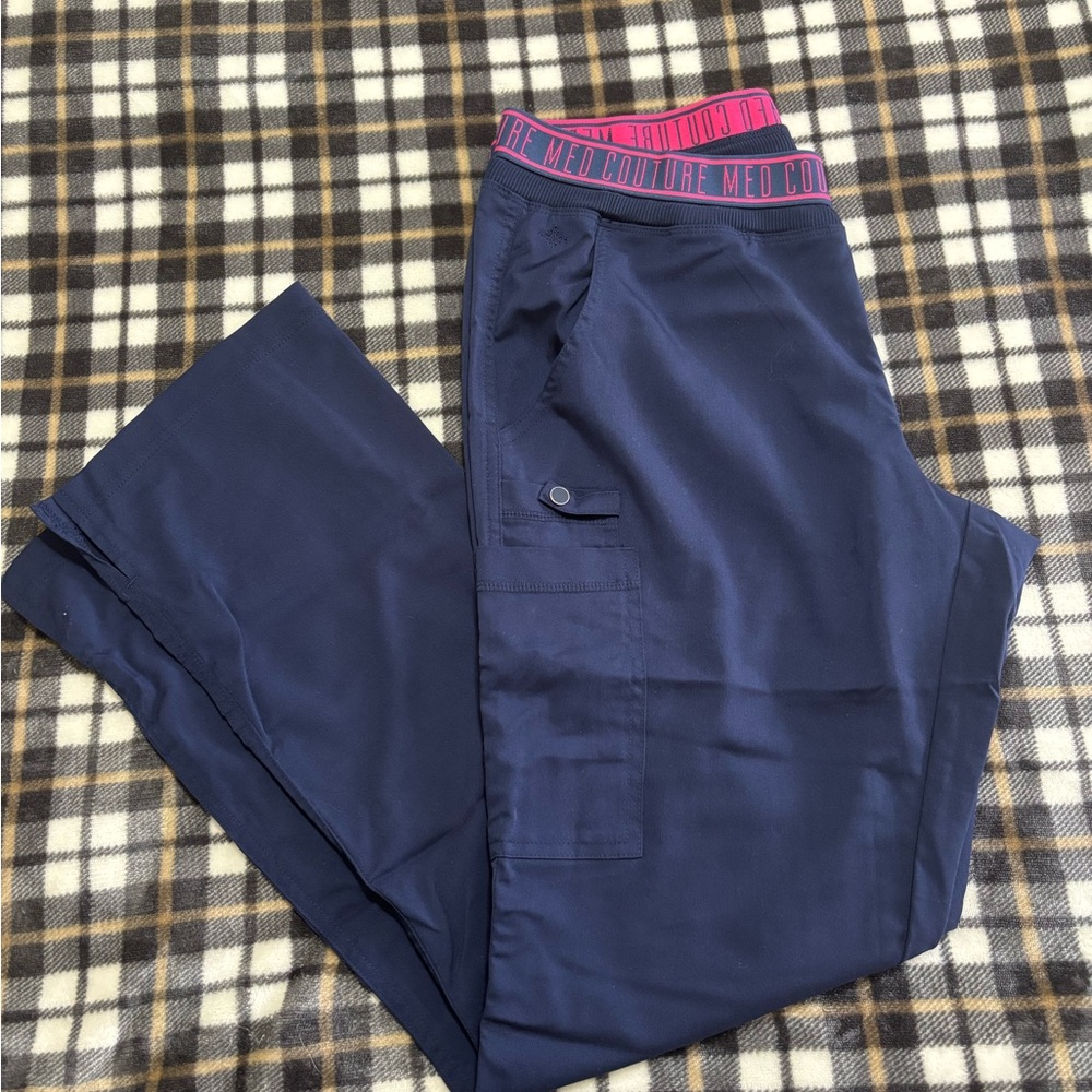 Med Couture Women’s Navy Scrub Pants- Never worn!